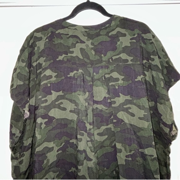 Torrid Camouflage Button-Up Blouse 4 - Picture 4 of 8